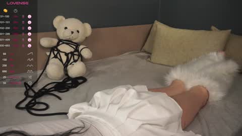 Snapshot of udelaborom chatting on 02-02-25, 02:06 Lili online show from 02-02-25, 02:06