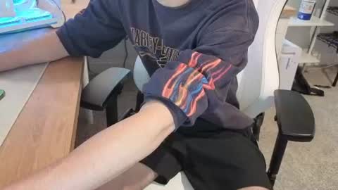 Love Lain online show from 06-16-26, 10:23