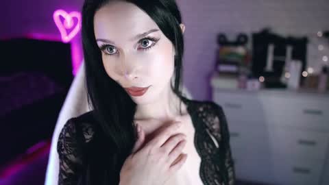 Snapshot of uindi chatting on 12-07-24, 04:47 Izzy online show from 12-07-24, 04:47