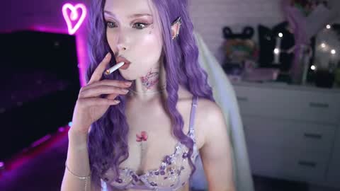 Snapshot of uindi chatting on 01-07-25, 04:16 Izzy online show from 01-07-25, 04:16