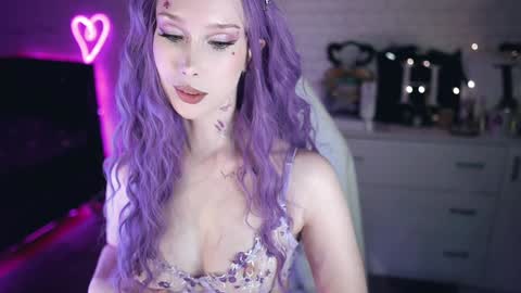 Snapshot of uindi chatting on 02-02-25, 05:48 Izzy online show from 02-02-25, 05:48