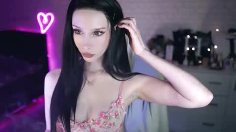 Snapshot of uindi chatting on 02-18-25, 05:31 Izzy online show from 02-18-25, 05:31
