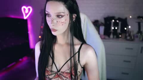 Snapshot of uindi chatting on 02-20-25, 04:36 Izzy online show from 02-20-25, 04:36