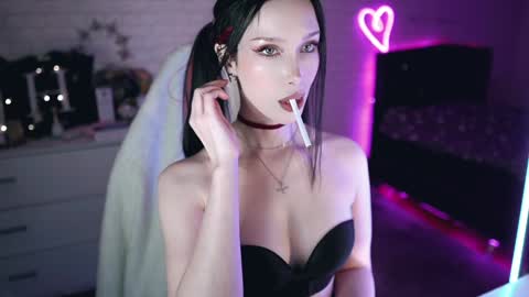 Snapshot of uindi chatting on 03-10-25, 06:56 Izzy online show from 03-10-25, 06:56