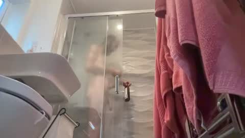 Snapshot of ukhung35 chatting on 07-27-26, 05:36 UK Hung online show from 07-27-26, 05:36