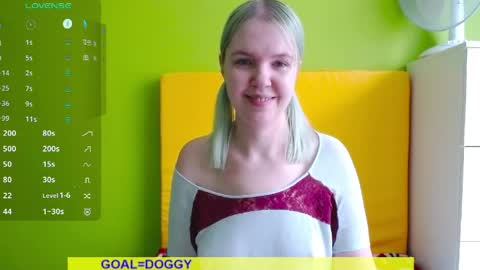 Snapshot of ultra_meow chatting on 05-28-26, 05:49 Roxy online show from 05-28-26, 05:49