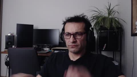 Snapshot of ultratoaster chatting on 10-23-25, 07:29 ultratoaster online show from 10-23-25, 07:29