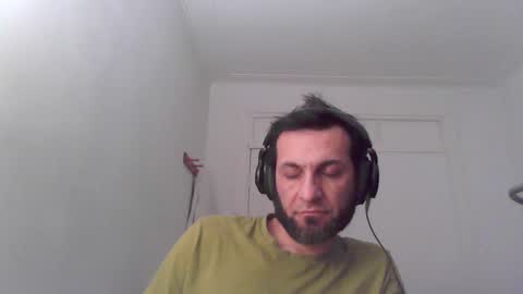 Snapshot of ultratoaster chatting on 12-17-25, 05:57 ultratoaster online show from 12-17-25, 05:57