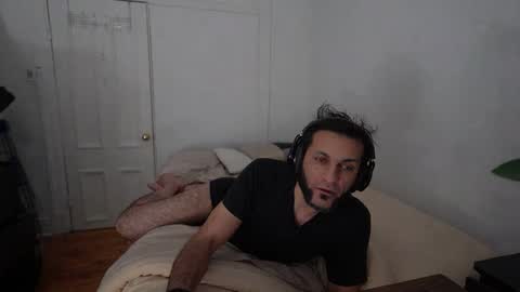 Snapshot of ultratoaster chatting on 12-19-25, 06:20 ultratoaster online show from 12-19-25, 06:20