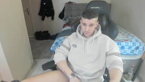 Snapshot of ulxer chatting on 02-01-25, 11:16 hi im mike tyson - online show from 02-01-25, 11:16