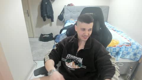 Snapshot of ulxer chatting on 02-06-25, 11:04 hi im mike tyson - online show from 02-06-25, 11:04
