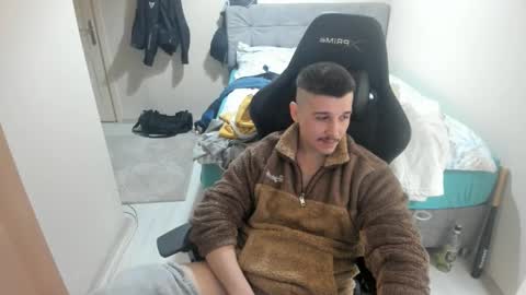 Snapshot of ulxer chatting on 02-20-25, 10:15 hi im mike tyson - online show from 02-20-25, 10:15