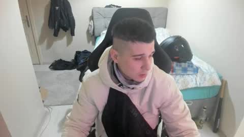 Snapshot of ulxer chatting on 03-08-25, 08:35 hi im mike tyson - online show from 03-08-25, 08:35
