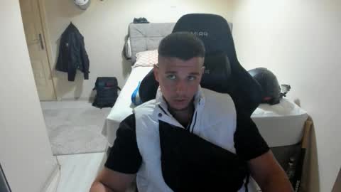 Snapshot of ulxer chatting on 09-25-25, 06:22 hi im mike tyson - online show from 09-25-25, 06:22