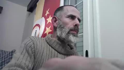 Snapshot of umutlu003 chatting on 02-08-26, 10:35 Umutlu003 online show from 02-08-26, 10:35