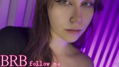 Una  online show from 01-26-25, 01:15