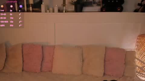 Una  online show from 04-28-26, 09:36