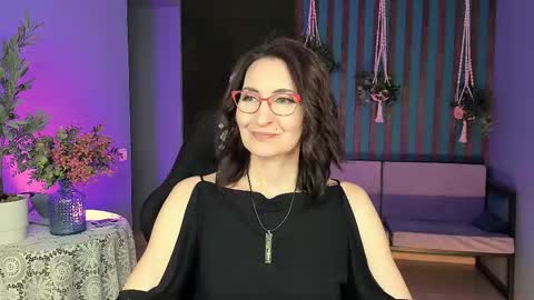 Snapshot of unatera chatting on 10-11-25, 05:17 UnaTera online show from 10-11-25, 05:17