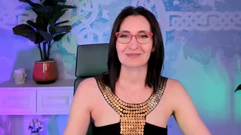 Snapshot of unatera chatting on 10-14-25, 09:21 UnaTera online show from 10-14-25, 09:21