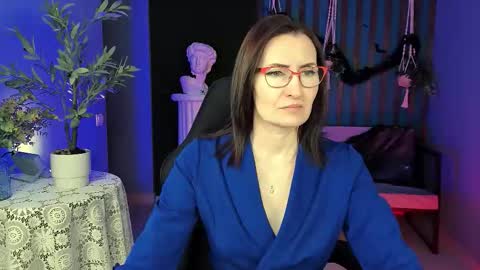 Snapshot of unatera chatting on 10-24-25, 05:26 UnaTera online show from 10-24-25, 05:26