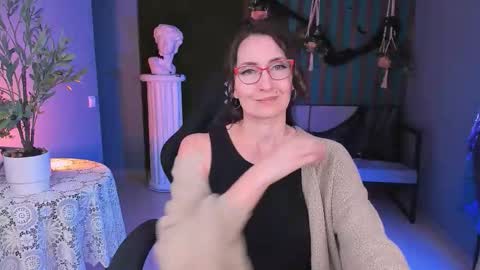 Snapshot of unatera chatting on 10-27-25, 09:02 UnaTera online show from 10-27-25, 09:02