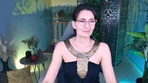 Snapshot of unatera chatting on 11-10-25, 09:19 UnaTera online show from 11-10-25, 09:19