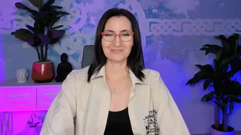 Snapshot of unatera chatting on 11-14-25, 09:19 UnaTera online show from 11-14-25, 09:19