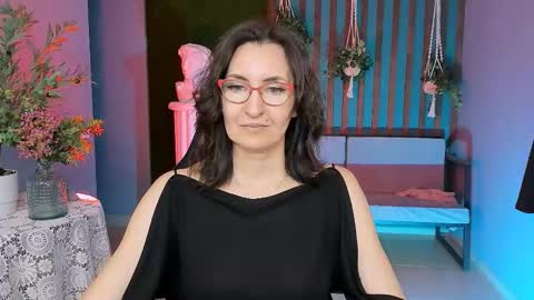 Snapshot of unatera chatting on 11-17-25, 02:45 UnaTera online show from 11-17-25, 02:45