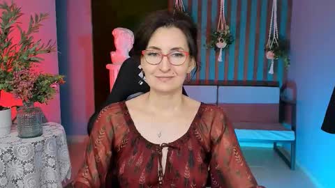 Snapshot of unatera chatting on 11-18-25, 09:14 UnaTera online show from 11-18-25, 09:14