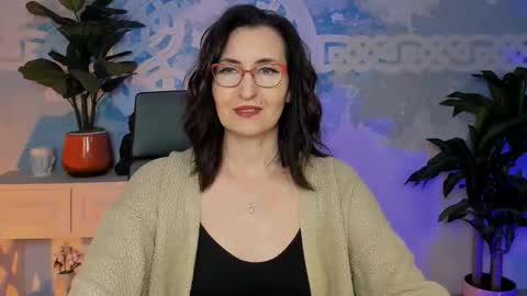 Snapshot of unatera chatting on 11-24-25, 09:09 UnaTera online show from 11-24-25, 09:09