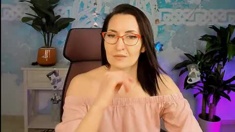 Snapshot of unatera chatting on 12-21-25, 09:16 UnaTera online show from 12-21-25, 09:16