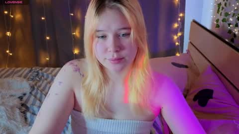 Snapshot of unburntkatniss chatting on 04-12-26, 08:08 unburntkatniss online show from 04-12-26, 08:08