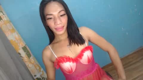Snapshot of uncut_queen chatting on 09-22-25, 01:51 LOVELY JANE online show from 09-22-25, 01:51