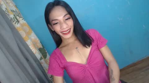 Snapshot of uncut_queen chatting on 09-23-25, 12:41 LOVELY JANE online show from 09-23-25, 12:41