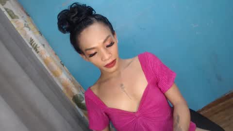 Snapshot of uncut_queen chatting on 10-06-25, 01:03 LOVELY JANE online show from 10-06-25, 01:03