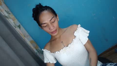 Snapshot of uncut_queen chatting on 10-11-25, 11:53 LOVELY JANE online show from 10-11-25, 11:53
