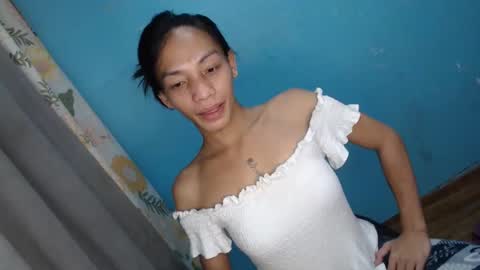 Snapshot of uncut_queen chatting on 10-12-25, 04:11 LOVELY JANE online show from 10-12-25, 04:11