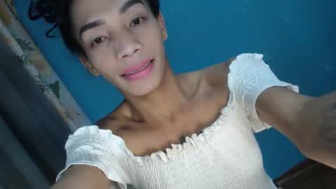 Snapshot of uncut_queen chatting on 10-12-25, 11:48 LOVELY JANE online show from 10-12-25, 11:48