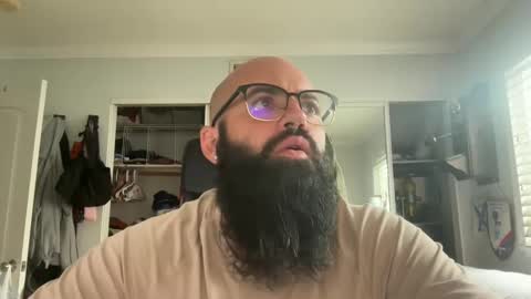 Snapshot of uncutbeard129840 chatting on 09-26-25, 04:33 uncutbeard129840 online show from 09-26-25, 04:33