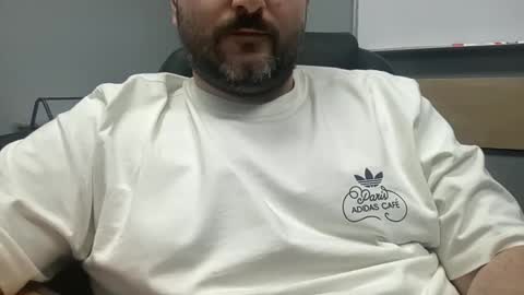 Snapshot of uncutdude321 chatting on 04-06-26, 01:12 uncutdude321 online show from 04-06-26, 01:12