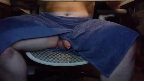 Under the desk online show from 01-16-26, 10:47