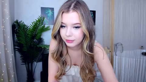 Snapshot of unforgettablalice chatting on 02-16-25, 02:43 Alice online show from 02-16-25, 02:43