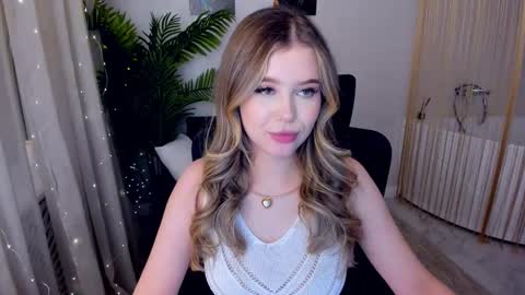 Snapshot of unforgettablalice chatting on 03-08-25, 02:34 Alice online show from 03-08-25, 02:34