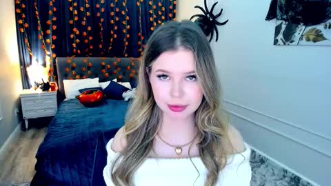 Snapshot of unforgettablalice chatting on 10-13-25, 07:47 Alice online show from 10-13-25, 07:47