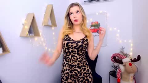 Snapshot of unforgettablalice chatting on 12-17-25, 11:38 Alice online show from 12-17-25, 11:38