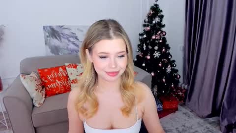 Snapshot of unforgettablalice chatting on 12-23-25, 03:26 Alice online show from 12-23-25, 03:26