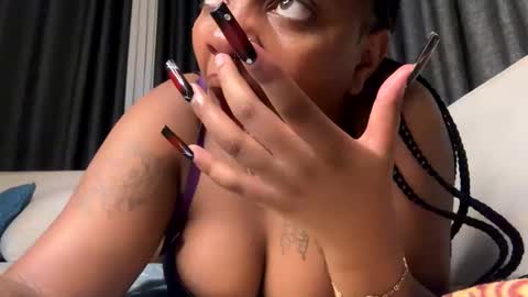 Snapshot of unholybaddie chatting on 03-10-25, 01:01 Unholybaddie online show from 03-10-25, 01:01