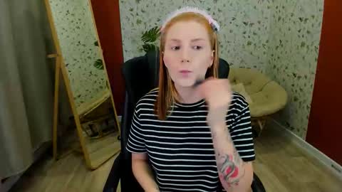 Snapshot of unicent chatting on 12-21-25, 08:49 Call me Mira thumbs up its make me happy online show from 12-21-25, 08:49