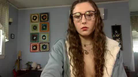 Snapshot of unicornfairy55 chatting on 01-09-26, 06:10 Lola Moonstone online show from 01-09-26, 06:10