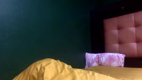 Snapshot of unlimitedfantasy chatting on 10-12-25, 02:43 Thiago online show from 10-12-25, 02:43